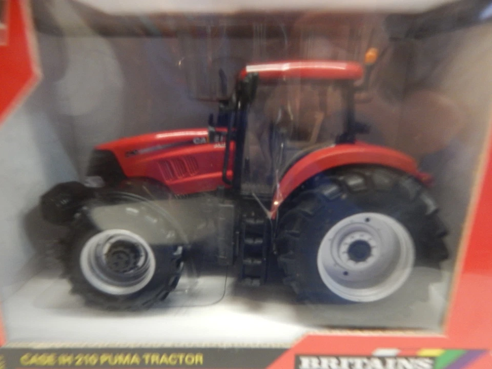 BRITAINS CASE IH 210 PUMA TRACTOR 42303 BNIB 1:32 SCARCE - Image 2 of 4