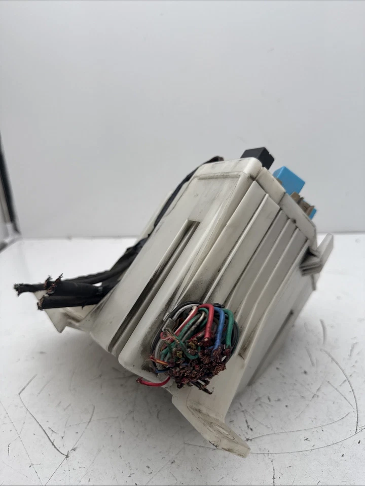 2006-2015 年马自达 Mx-5 Miata Fusebox 熔断器盒继电器模块 Ne51-66761 — 第 4/4 张图片