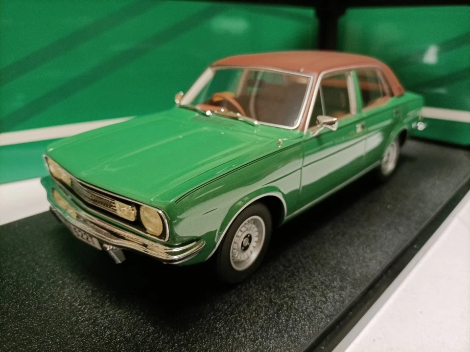Cult 1:18 Morris Marina HL 1979 Green Marina 4-Door Sedan Model - Image 2 of 4