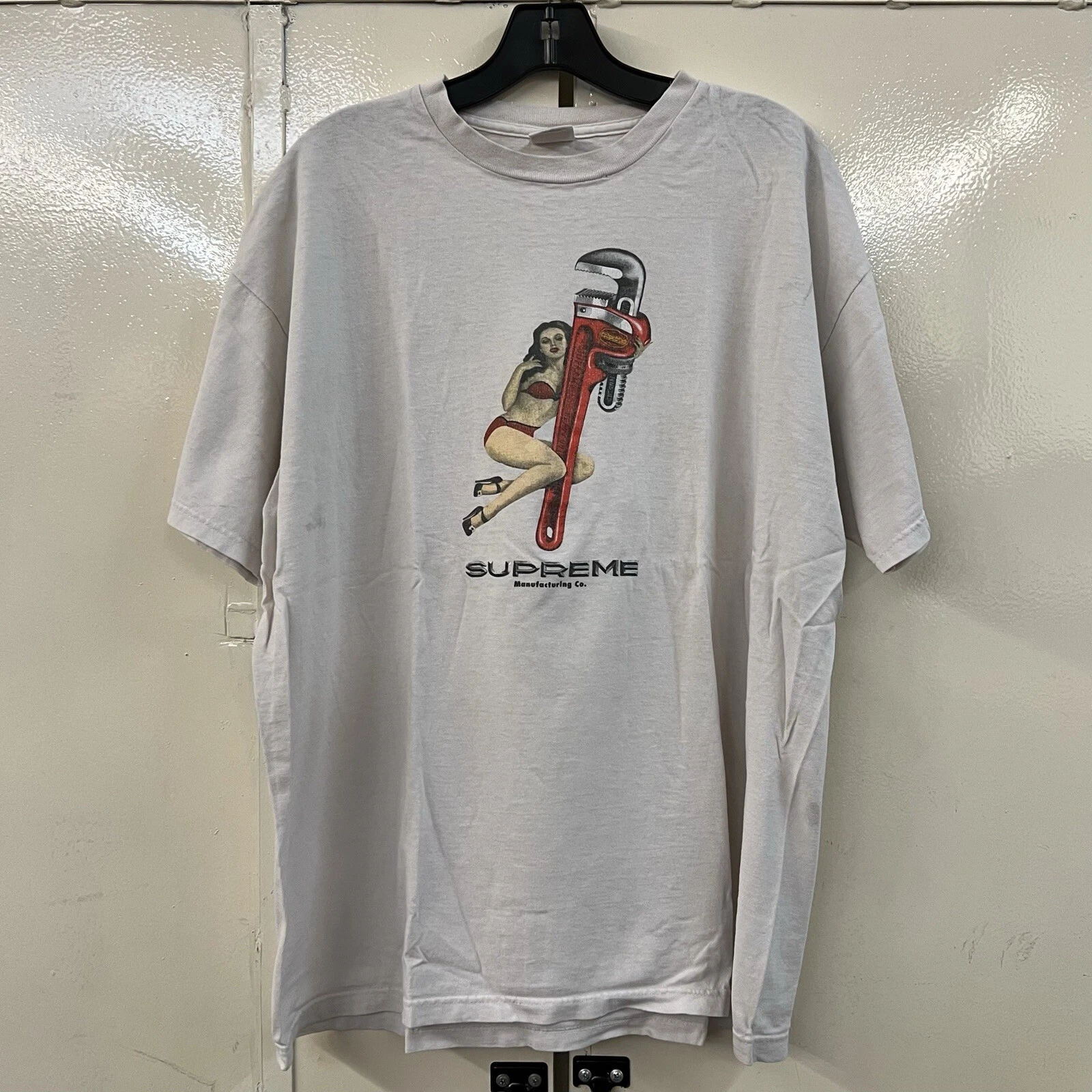 T shirt blanc d'occasion SS09 Supreme Manufacturing Co. Wrench taille XL 2009 vintage