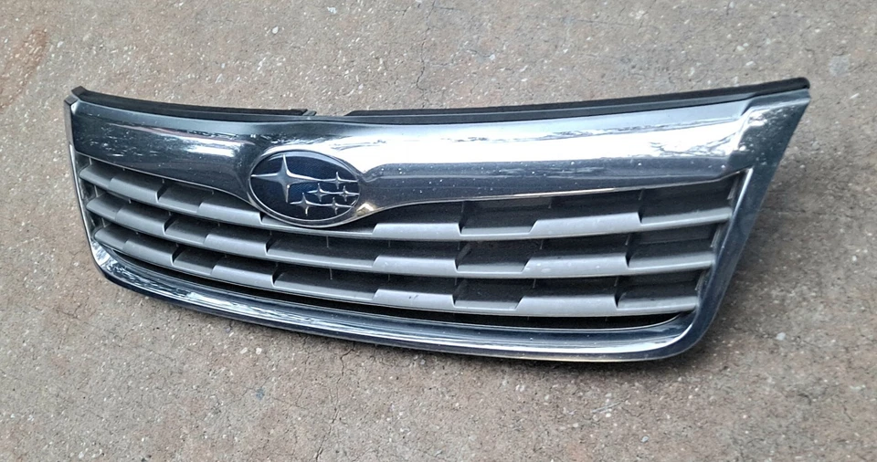 2009 2010 Subaru Forester Front Grille Chrome & Silver Gray with Emblem (C) - Изображение 2 из 4