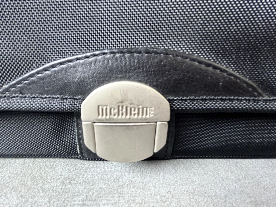 Maletín para portátil McKlein serie P negro de nailon 14"x11"x2,5" Foto 3 de 4