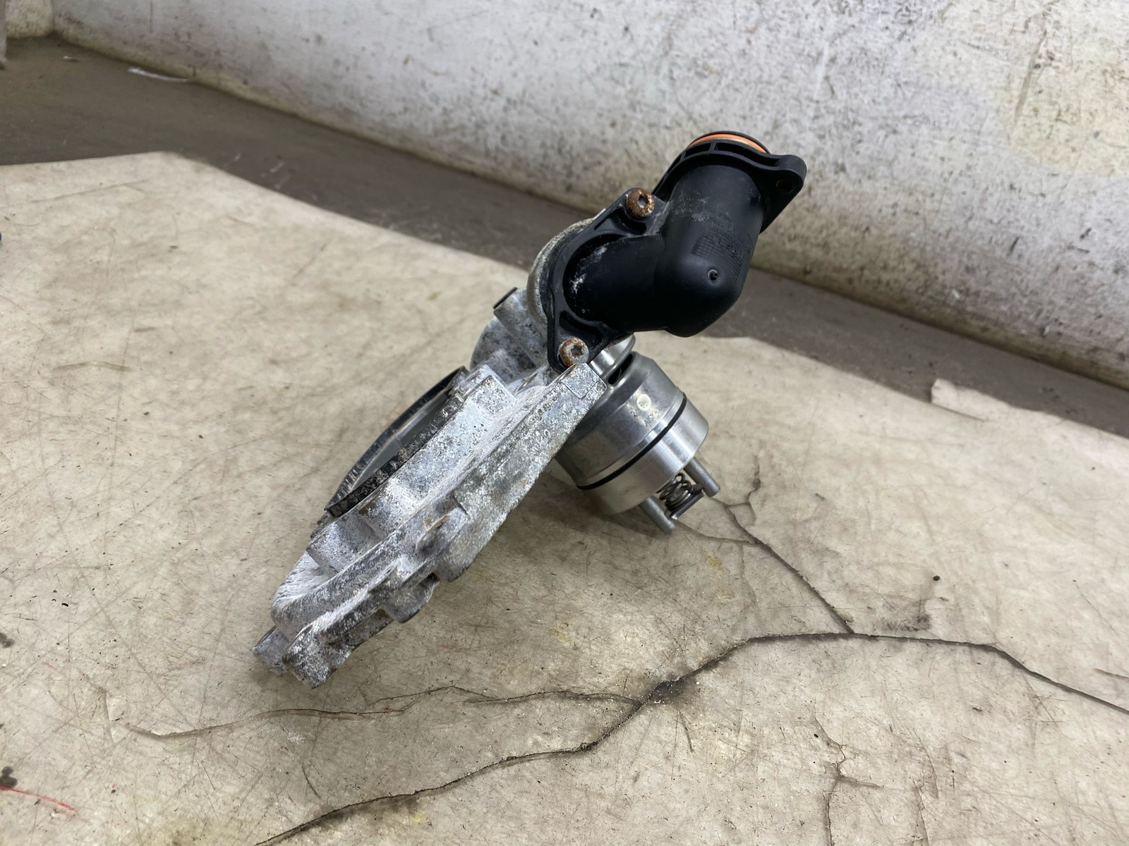 2020-2025 ASTON MARTIN DBX OEM 4.0L THERMOSTAT HEATER HOUSING 1772000815
