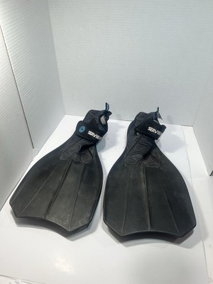 A Pair Of Seaview  Hydro  Snorkel Fin Men's Size 11 Pre Owned