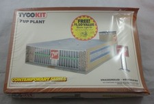 Tyco 7UP Plant Unassembled HO Scale Kit Plast...