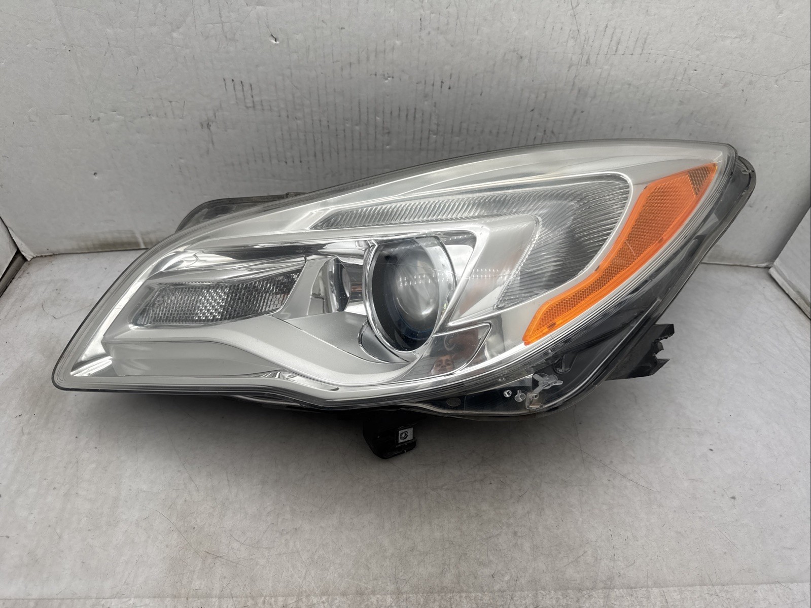 2011 2012 2013 Buick Regal Headlight Left LH Driver OEM Halogen Headlamp