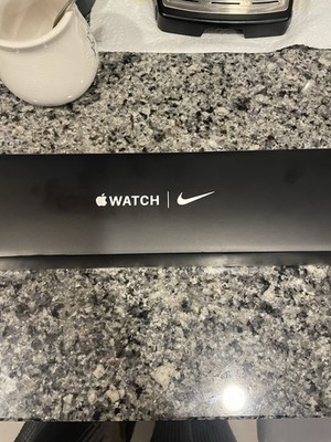 Apple Watch Series 5 Nike 40mm Silver Aluminum Case With Black Sport Band