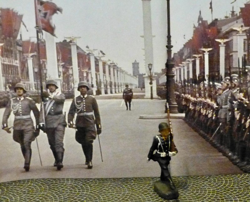 Prewar-1938-40-Leibstandarte Soldier-Goosestep w/Rifle-Elastolin Lineol Hausser
