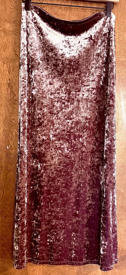 🌸 Vintage-Inspired Crushed Velvet Maxi Skirt – Deep Plum / Mauve Shine - Image 2 of 2