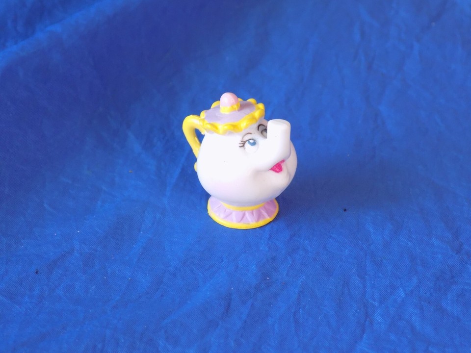 Disney Princess BELLE Polly Pocket w/ Mrs Potts Outfits & Carry Case