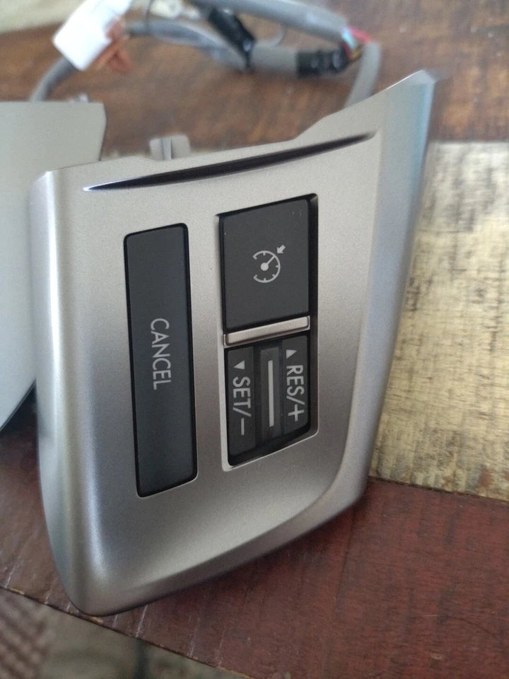 Interruptor de audio de crucero para volante Subaru Legacy Outback 2012-2014 sin navegación Foto 3 de 3