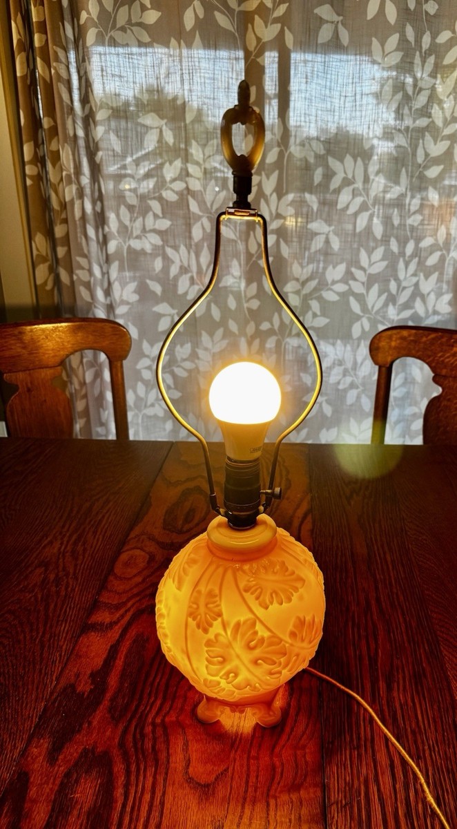 Vintage Aladdin Alacite Glass Electric Table Lamp Ivory Oak Leaf
