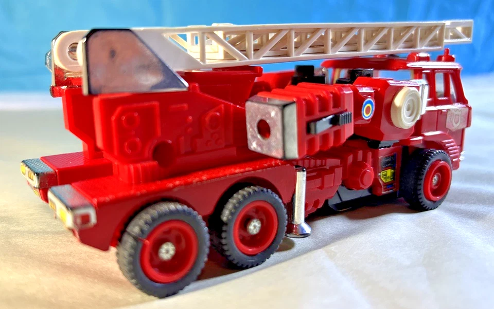 Takara Transformers G1 Inferno Firetruck Vintage 1985 - Image 2 of 4