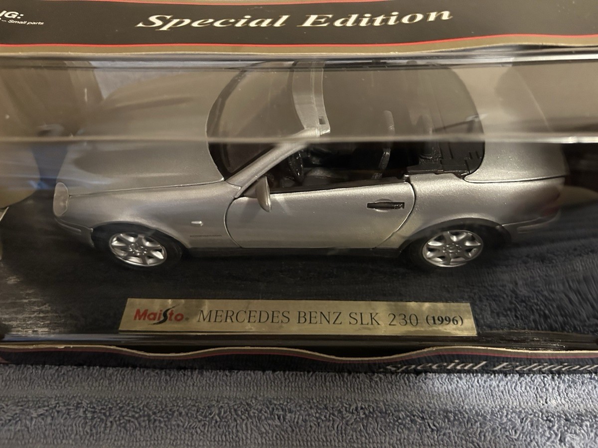 Maisto 1/18 – Mercedes SLK 230 Cabriolet 1996 – Argenté – Réf 31842