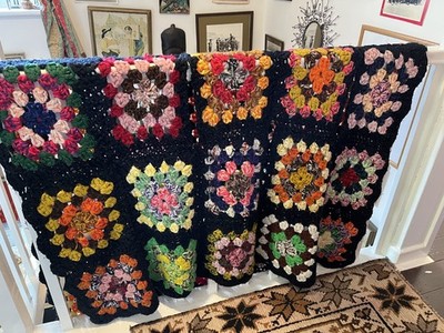 Vintage afghanische Häkeldecke Blume Quadrate handgestrickt 84 Zoll x 52 Zoll