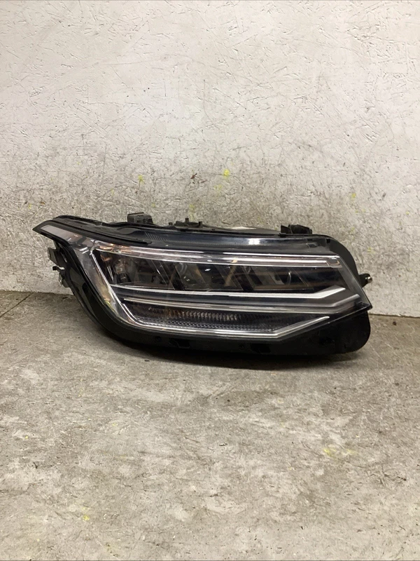 2022-2024 VOLKSWAGEN TIGUAN RIGHT RH PASSENGER SIDE HEADLIGHT OEM 5NL941036A