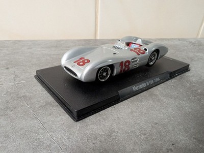 C567 IXO Mercedes W196 Streamliner 1954 #18 Fangio F1 Silbern 1:43