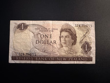 New Zealand 1 Dollar 1967 QEII Fantail Bird Circulated Banknote