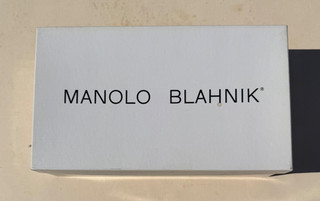 MANOLO BLAHNIK EMPTY SHOE GIFT BOX WITH TISSUE.