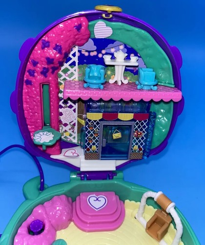 Polly Pocket Pocket World Lil’ Ladybug Garden Compact - Picture 2 of 9