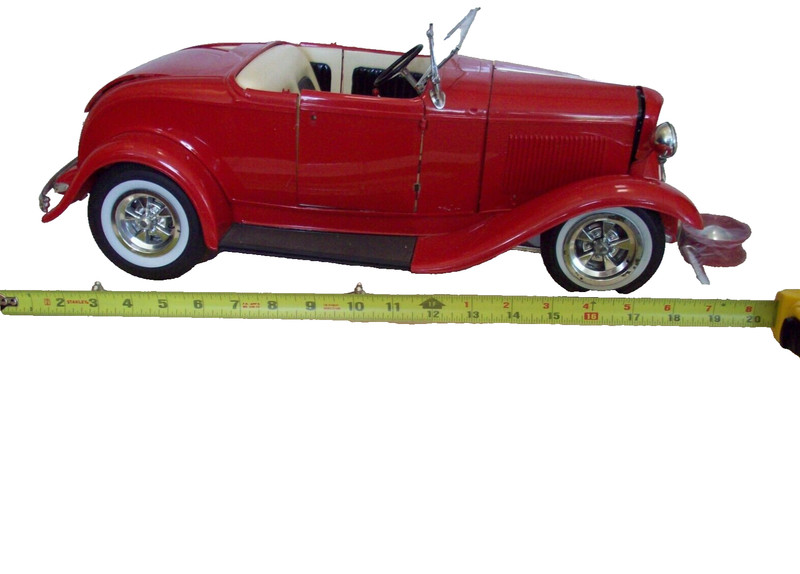 Beautiful Monogram/Linberg?? 1932 Big Duece Ford Hot Rod Plastic Model 1:8