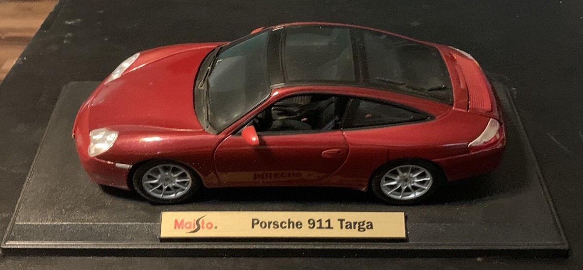 Maisto Porsche 911 Targa Red Maroon Special Edition 1:18 On Stand