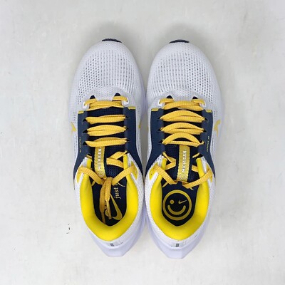 Nike Zoom Pegasus 40 Michigan Wolverines Sneakers, Size 9  display picture 2