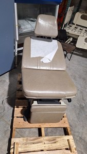 Midmark 75 Power Exam Chair