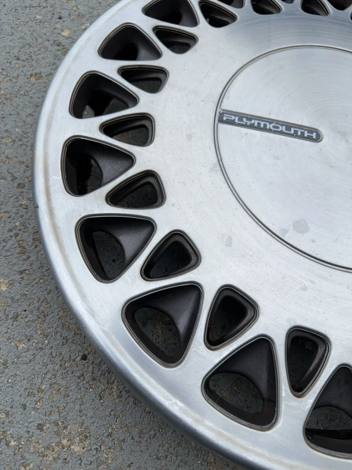 Один металлический колпак колеса 91-93 Plymouth Grand Voyager 15 дюймов 4684028 - Изображение 3 из 4