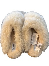 Women s Size 7 Cream Faux Fur Slippers From Old navy NWT