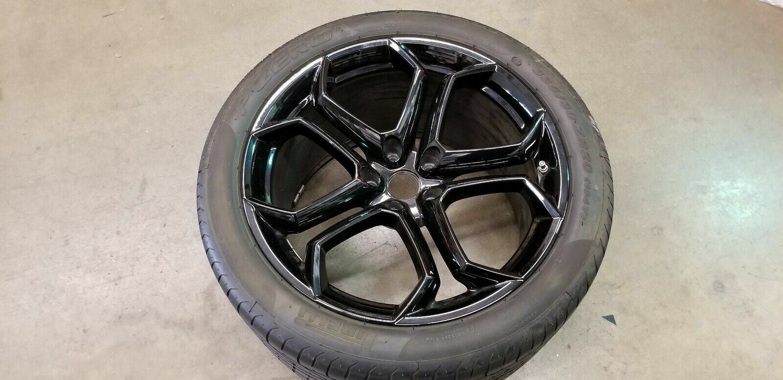 LAMBORGHINI AVENTADOR LP700 REAR WHEEL RIM TIRE OEM 470601017P 470601017 