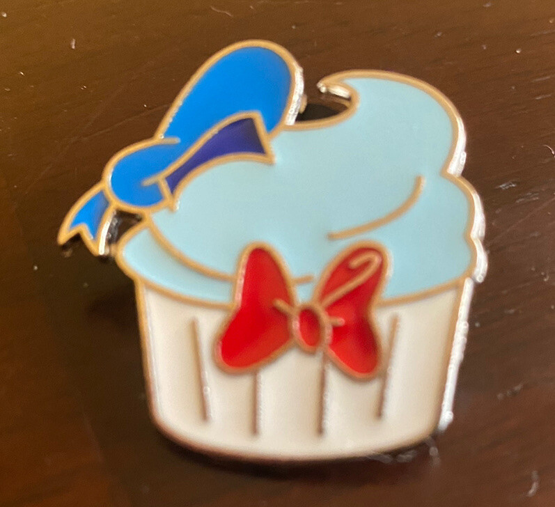 Disney Pin 82950 Character Cupcake - Donald Duck