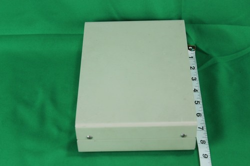 USED 8 PORT VGA MULTIPLIER DISPLAY UP TO 8 VGA MONTIORS SIMULTANEOUSLY DC 9V IN - Picture 3 of 6