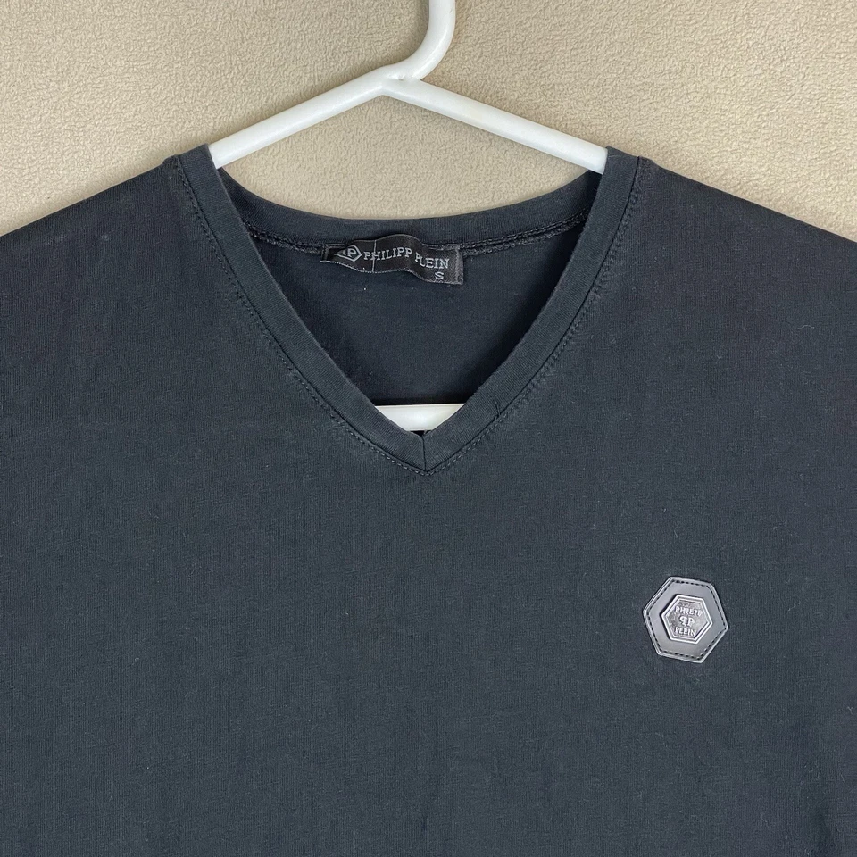 Camisa Philipp Plein Hombre Pequeña Negra Cuello en V Manga Corta Preppy Diseñador Camiseta Foto 2 de 4