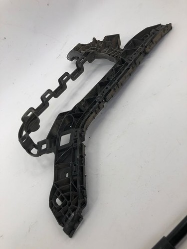 Volkswagen Passat B8 2019 Stoßstange hinten links Halterung 3G9807355