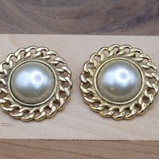 Vintage 1980s Faux Pearl Gold Tone Round Filagree Shoe Clips
