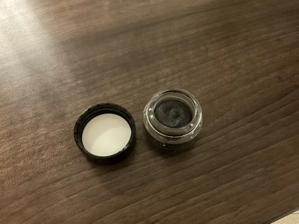 Max Factor Excess Shimmer Eyeshadow - Onyx (black) - New - Image 3 of 4