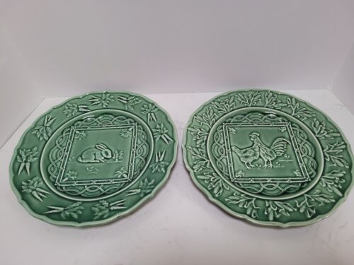 Bordallo Pinheiro Green Majolica Set of Two 9 Inch Plates 1 Rooster & 1 Rabbit - Picture 1 of 8