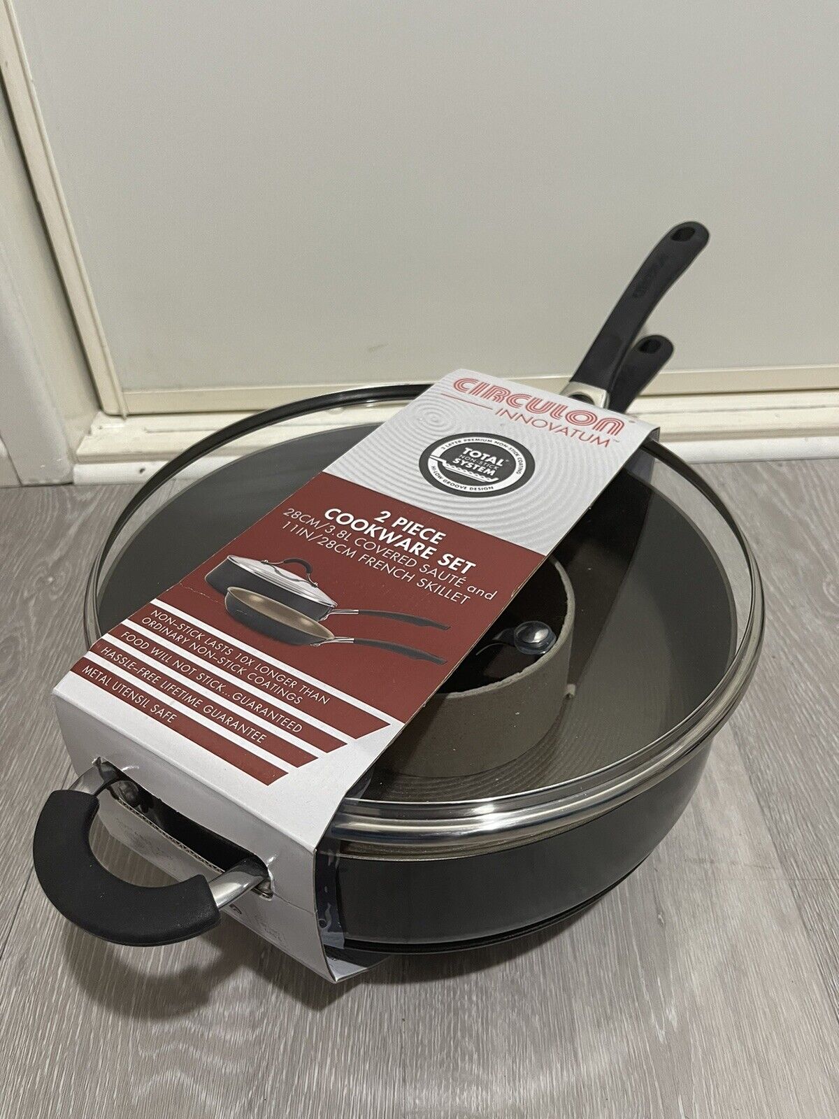 NEW Circulon 2pc Cookware Set, 28cm