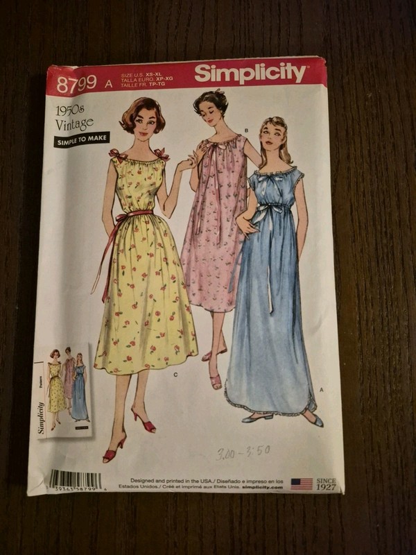 Simplicity 8799 Retro Pattern 1950s Nightgowns Size XS-XL Uncut
