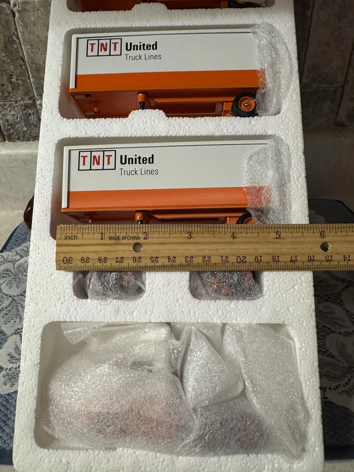 Vintage 1993 Winross TNT United Triple Trailer Die Cast Truck 1:64 Scale Boxed - Image 4 of 4