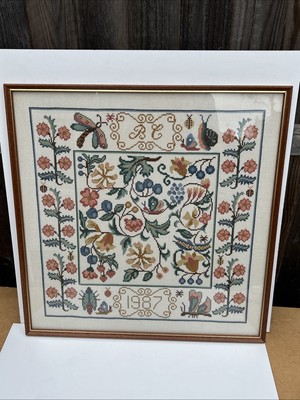 Vintage 1987 Insekten   Und Blumen   Gerahmtes Kreuzstichmuster.
