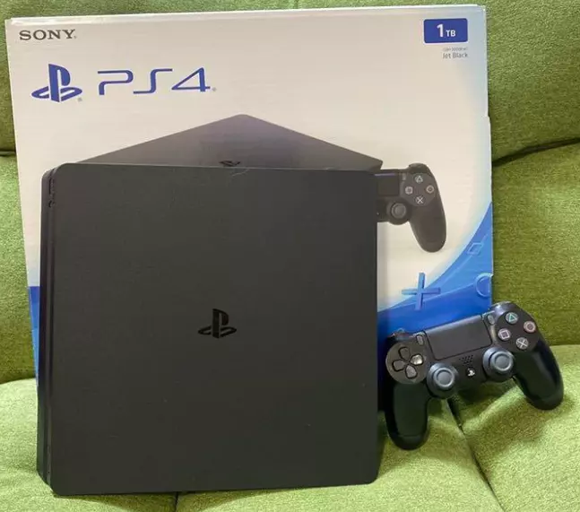 アウトレットで購入 PlayStation®4 ジェット・ブラック 1TB CUH-2000B