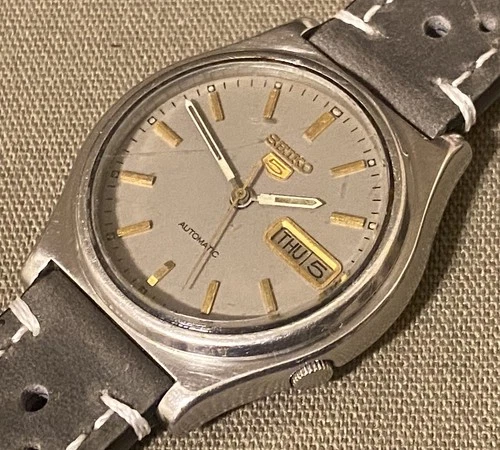 Vintage Seiko 5 Automatic Gray Dial Japan Made Men's Watch 7009-3060
