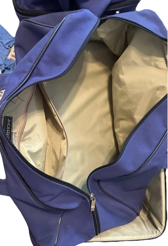 Par de maletas grandes de lona con ruedas T. Anthony de cuero púrpura azul de lona Foto 4 de 4