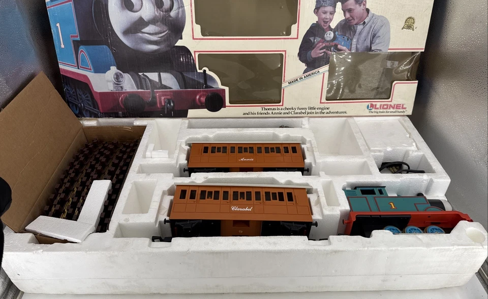 Lionel G Gauge Thomas & Friends Electric Train Set 8-81011 Annie & Clarabel Nice - Image 3 of 4