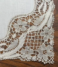 ANTIQUE LACE - HANDKERCHIEF spindle lace - CRAPONNE