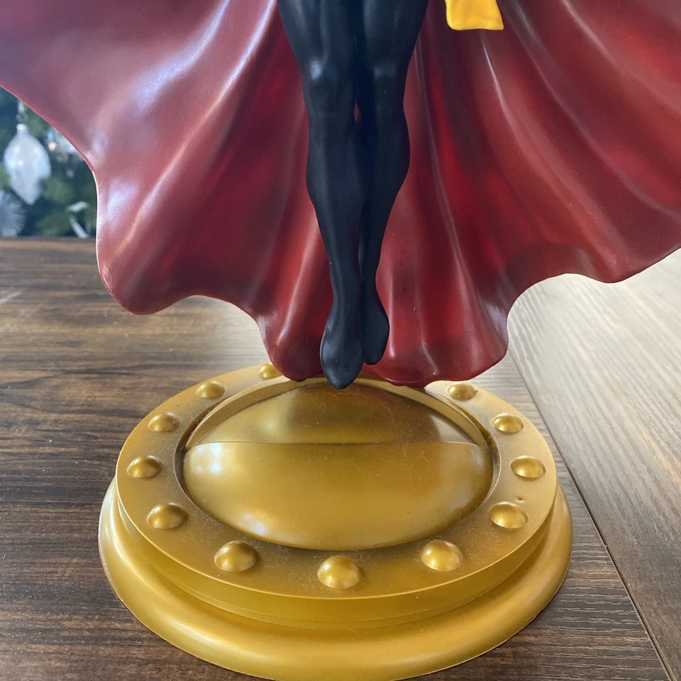 DIAMOND SELECT DOCTOR STRANGE DR. MARVEL GALLERY STATUE PVC LOOSE MARVEL COMICS - Imagem 3 de 4