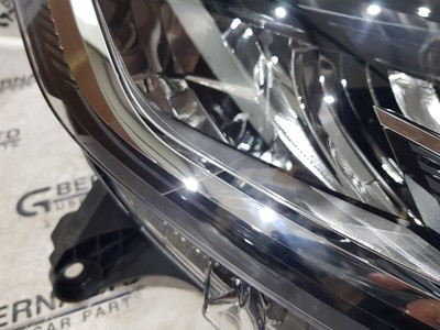2018 Renault Captur X87 Dynamique S 5dr Hatch 260107919R Headlight 
