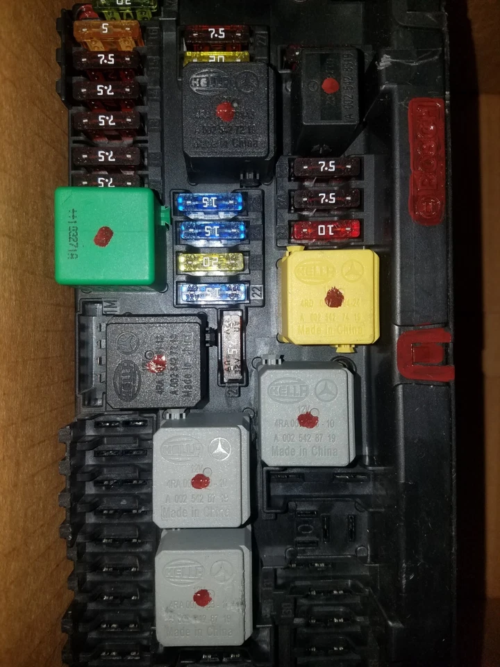 2010 至 2016 MERCEDES BENZ C300 C350 E350 SLK350 前山姆保险丝继电器盒模块 — 第 3/4 张图片